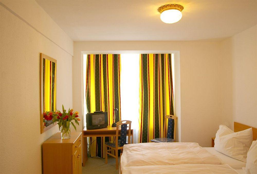 Hotel Paris Dusseldorf Exterior photo